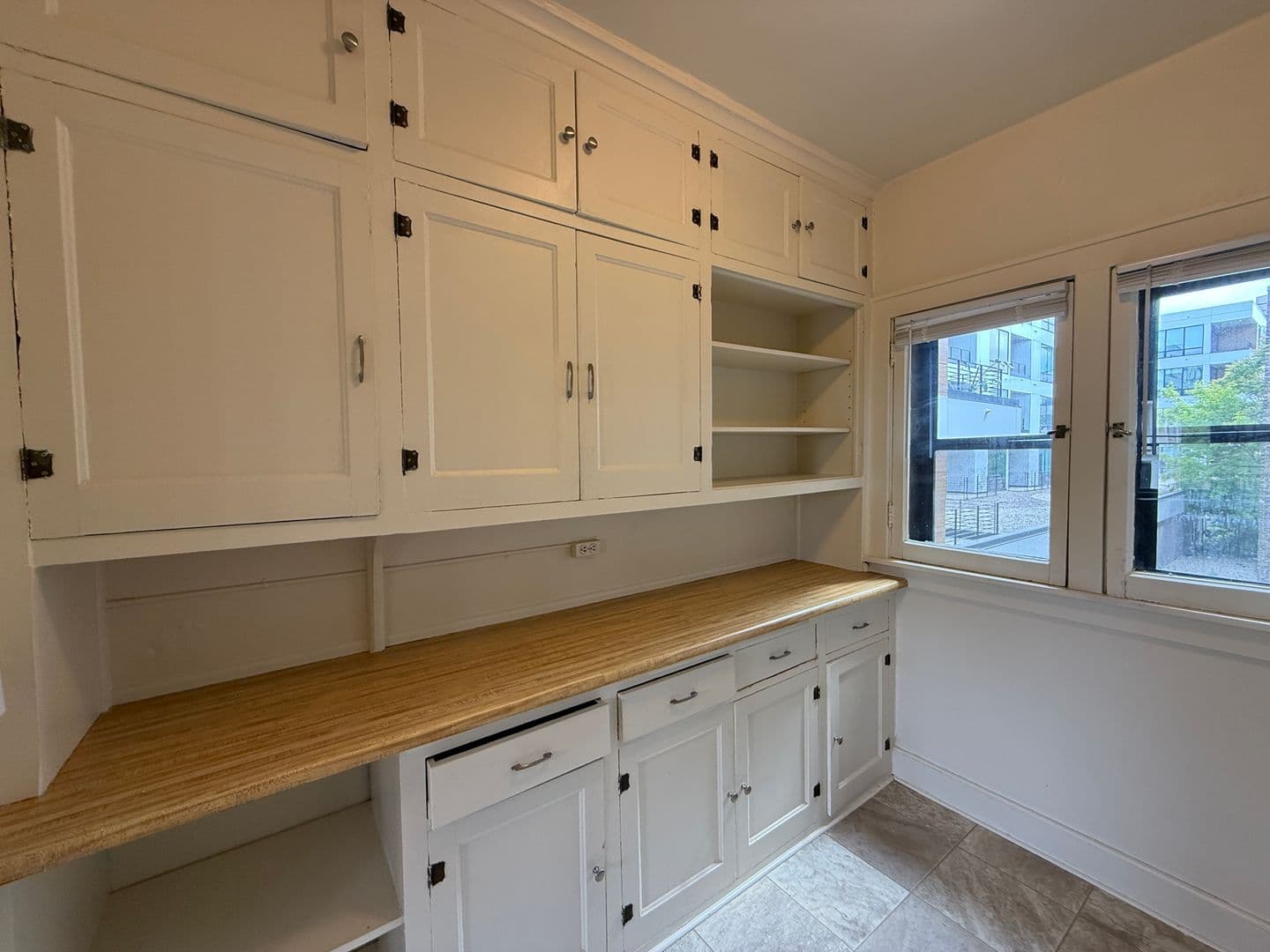 Milwaukee Apartment: 1628 N. Franklin Pl.