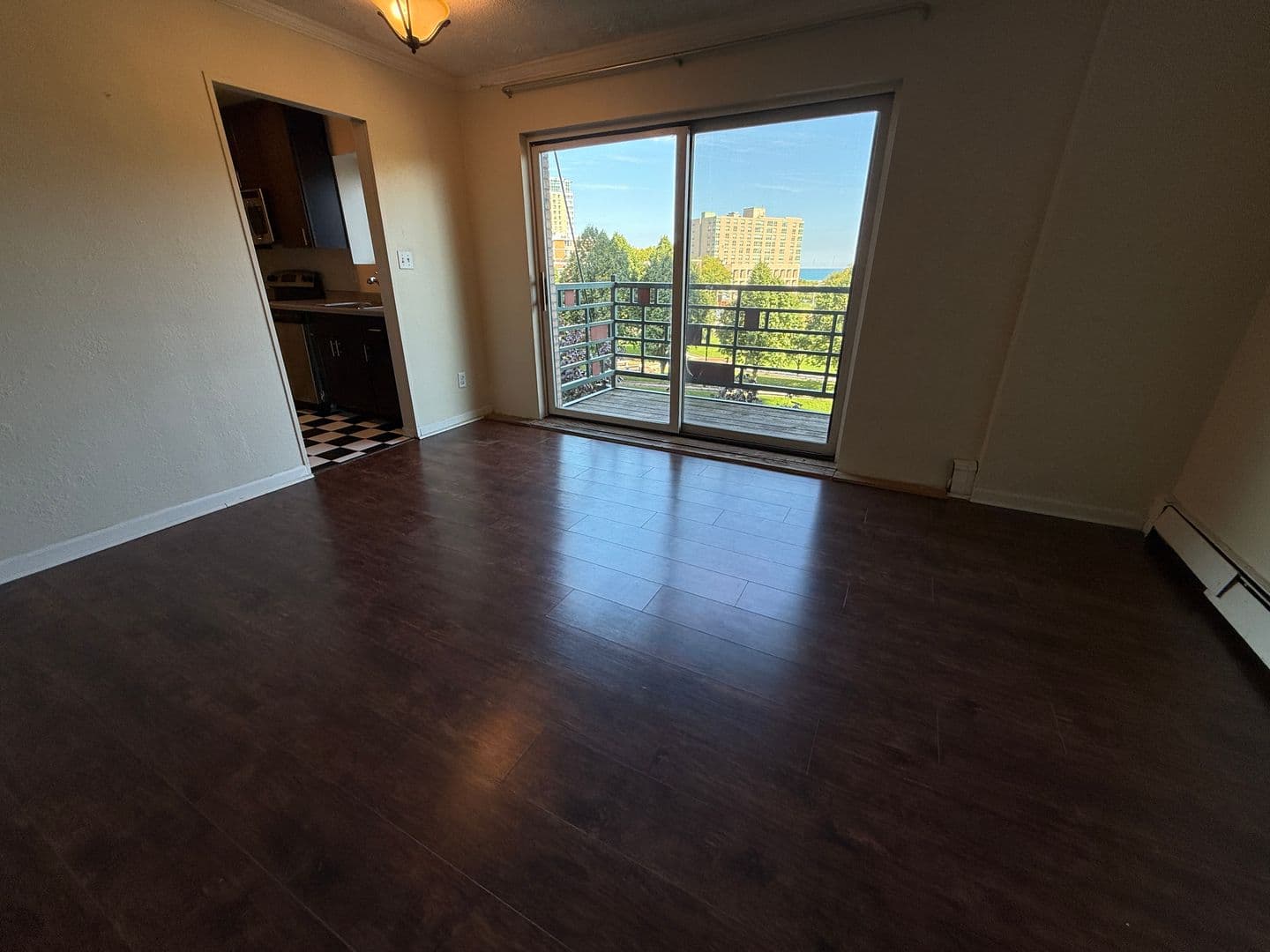 Milwaukee Apartment: 1321 N Franklin Pl