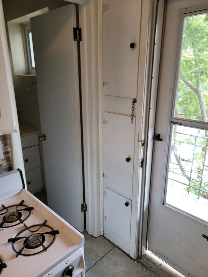 Milwaukee Apartment: 1026 E Lyon St