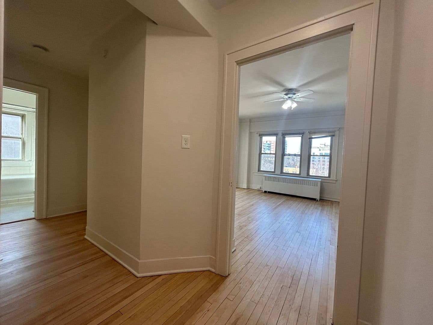 Milwaukee Apartment: 913 E. Kilbourn Ave.