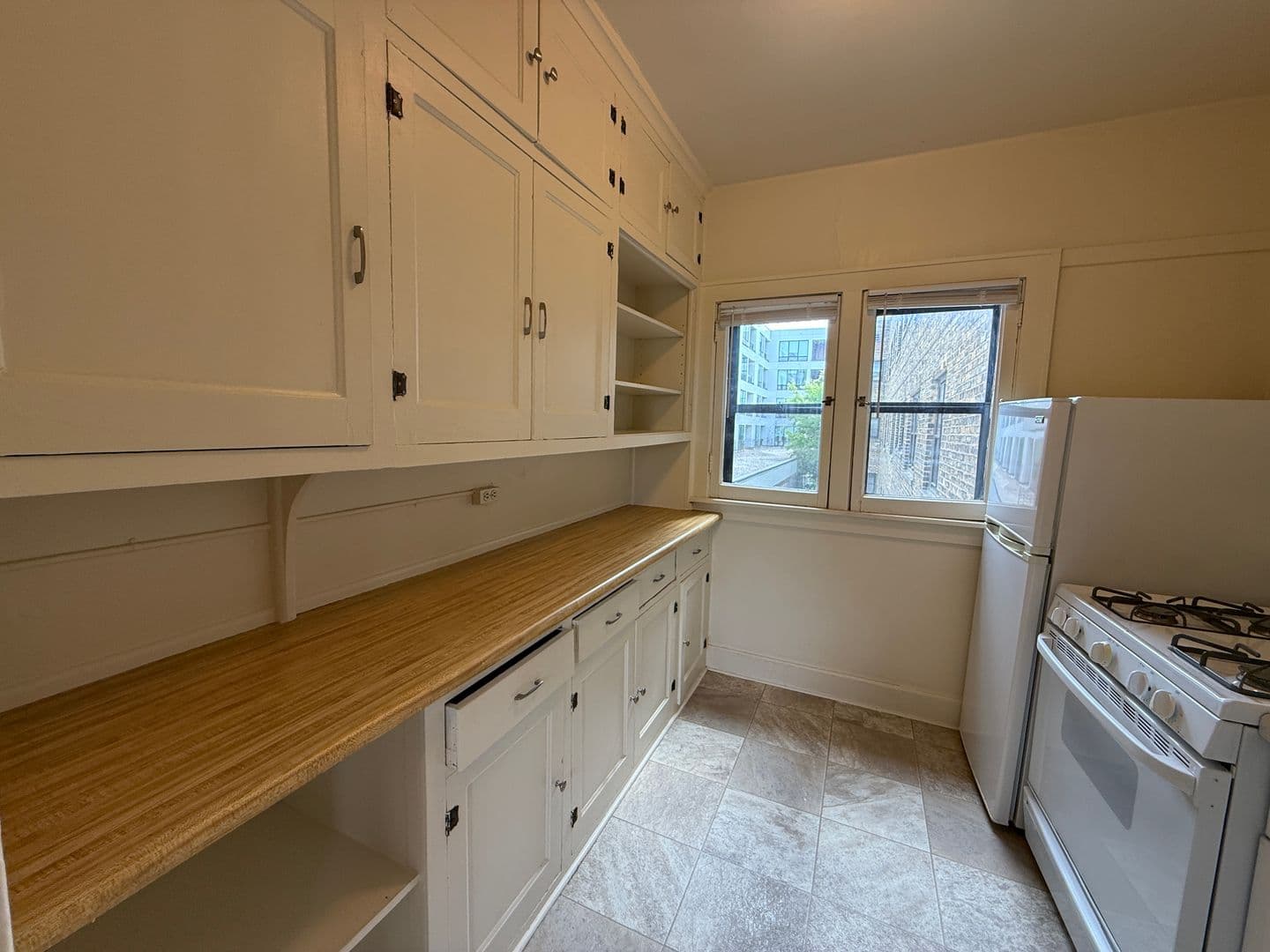 Milwaukee Apartment: 1628 N. Franklin Pl.