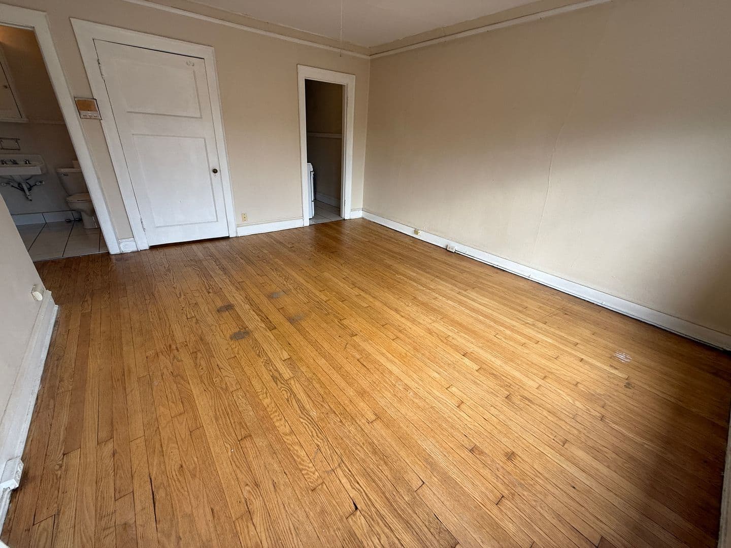 Milwaukee Apartment: 1303 N. Cass St.