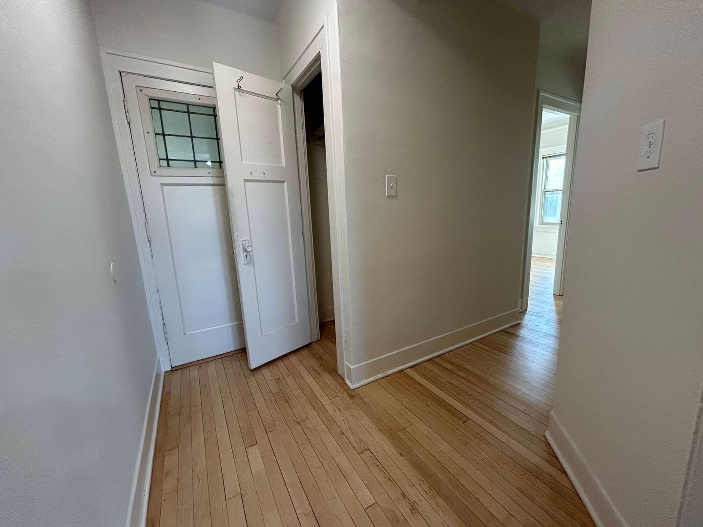 Milwaukee Apartment: 913 E. Kilbourn Ave.
