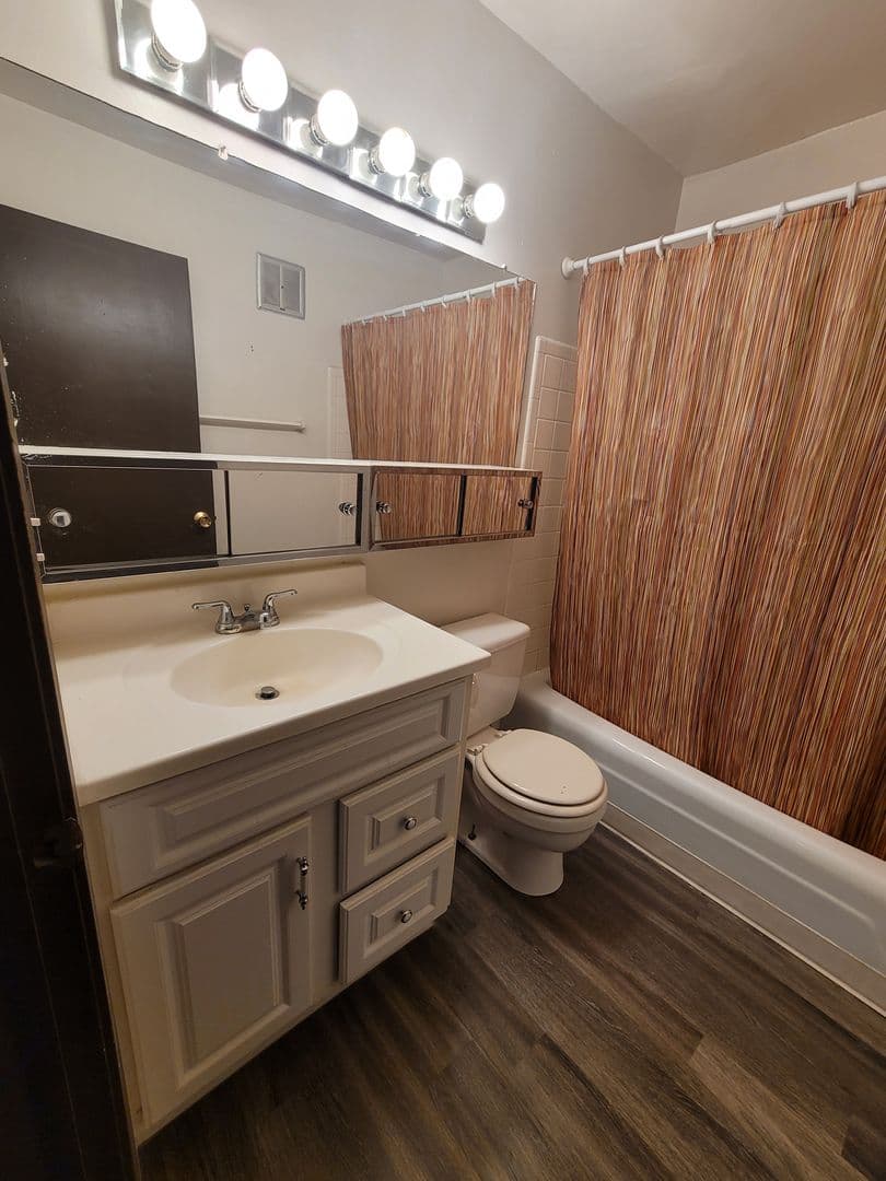 Milwaukee Apartment: 2535 N. Prospect Ave