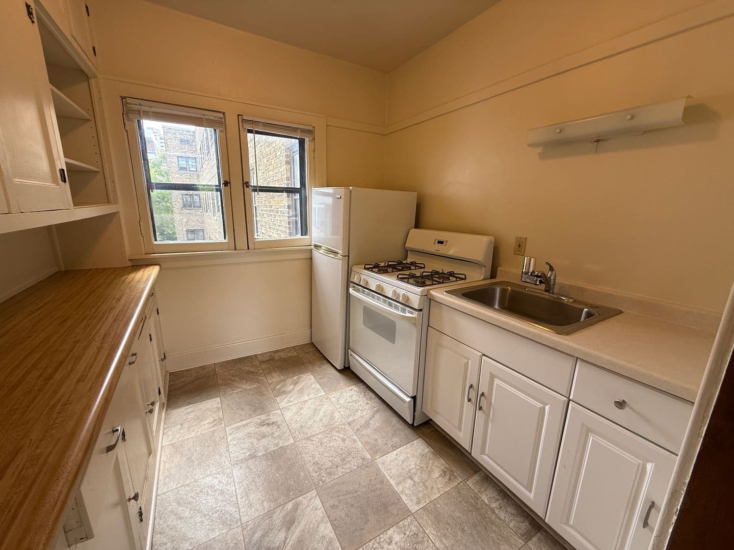 Milwaukee Apartment: 1628 N. Franklin Pl.