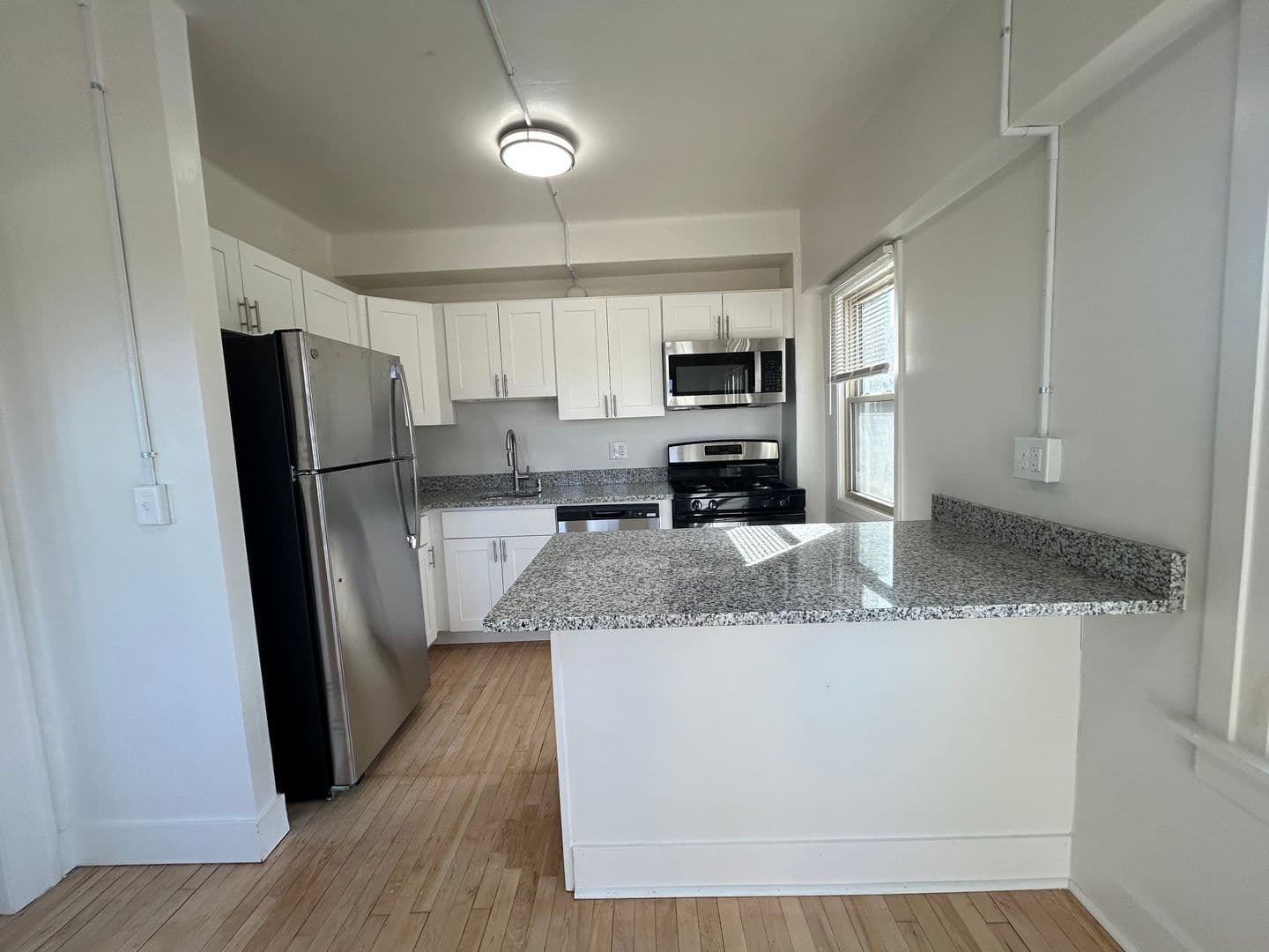 Milwaukee Apartment: 913 E. Kilbourn Ave.