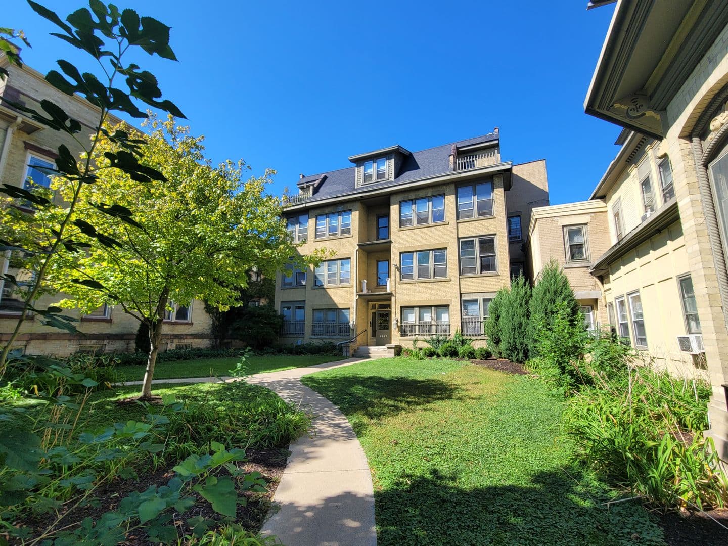 Milwaukee Apartment: 1227-1237 N. Cass St.