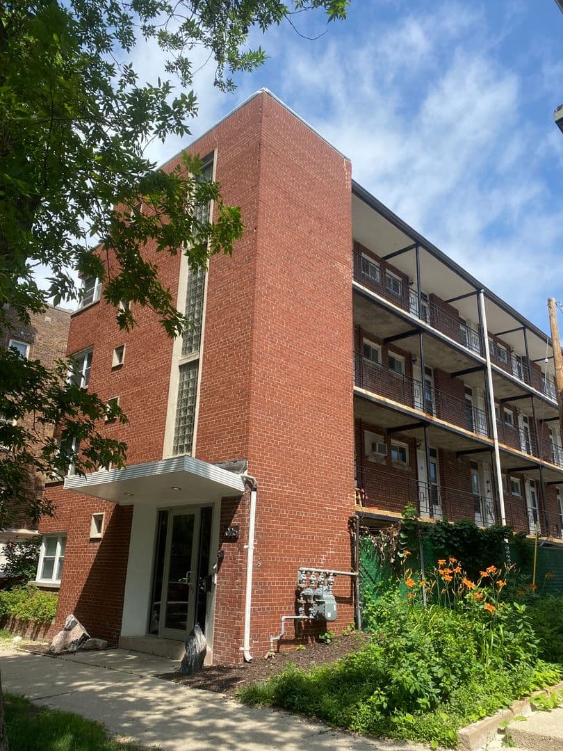 Milwaukee Apartment: 1026 E Lyon St