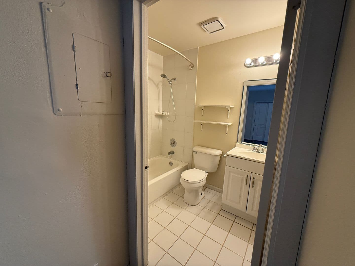 Milwaukee Apartment: 1227-1237 N. Cass St.