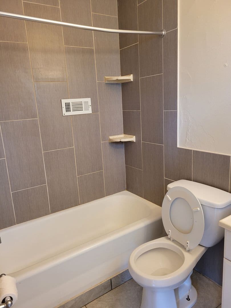 Milwaukee Apartment: 1026 E Lyon St