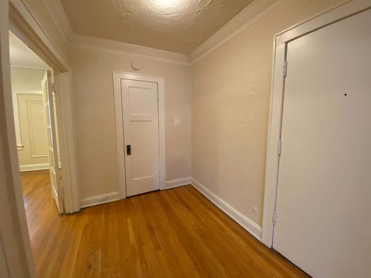 Milwaukee Apartment: 1915 N. Prospect Ave.