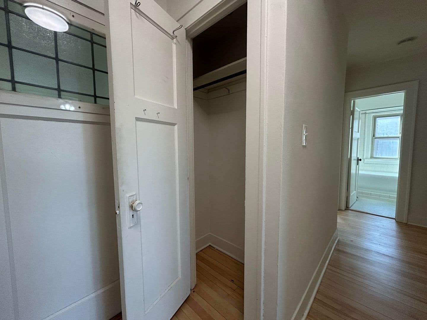 Milwaukee Apartment: 913 E. Kilbourn Ave.