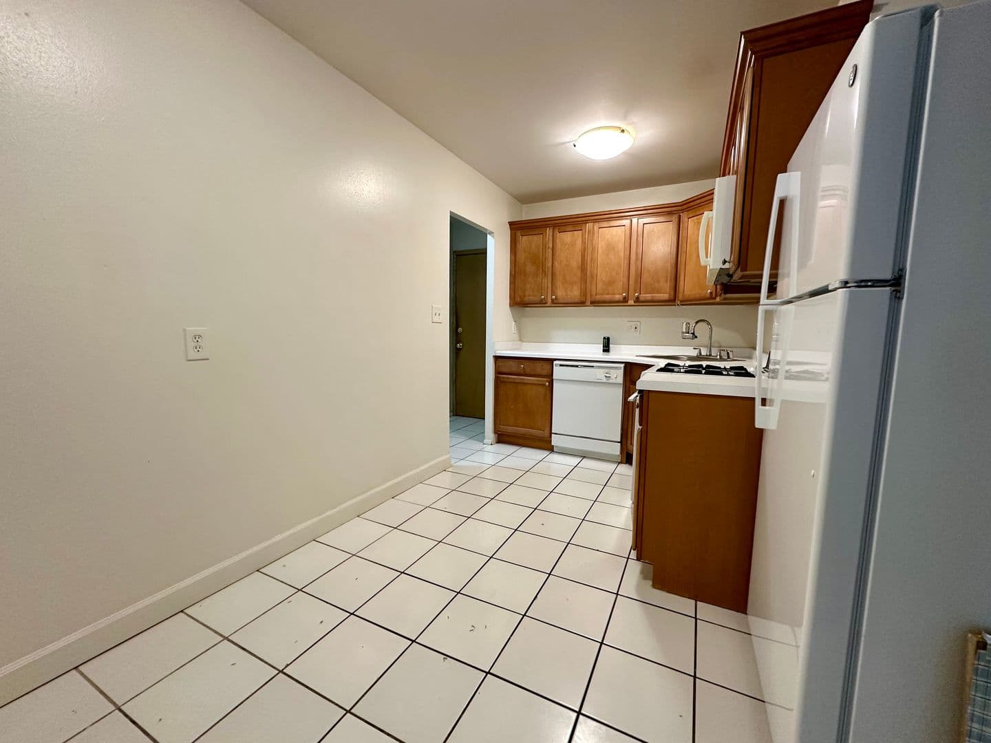 Milwaukee Apartment: 3069 N. Oakland Ave.