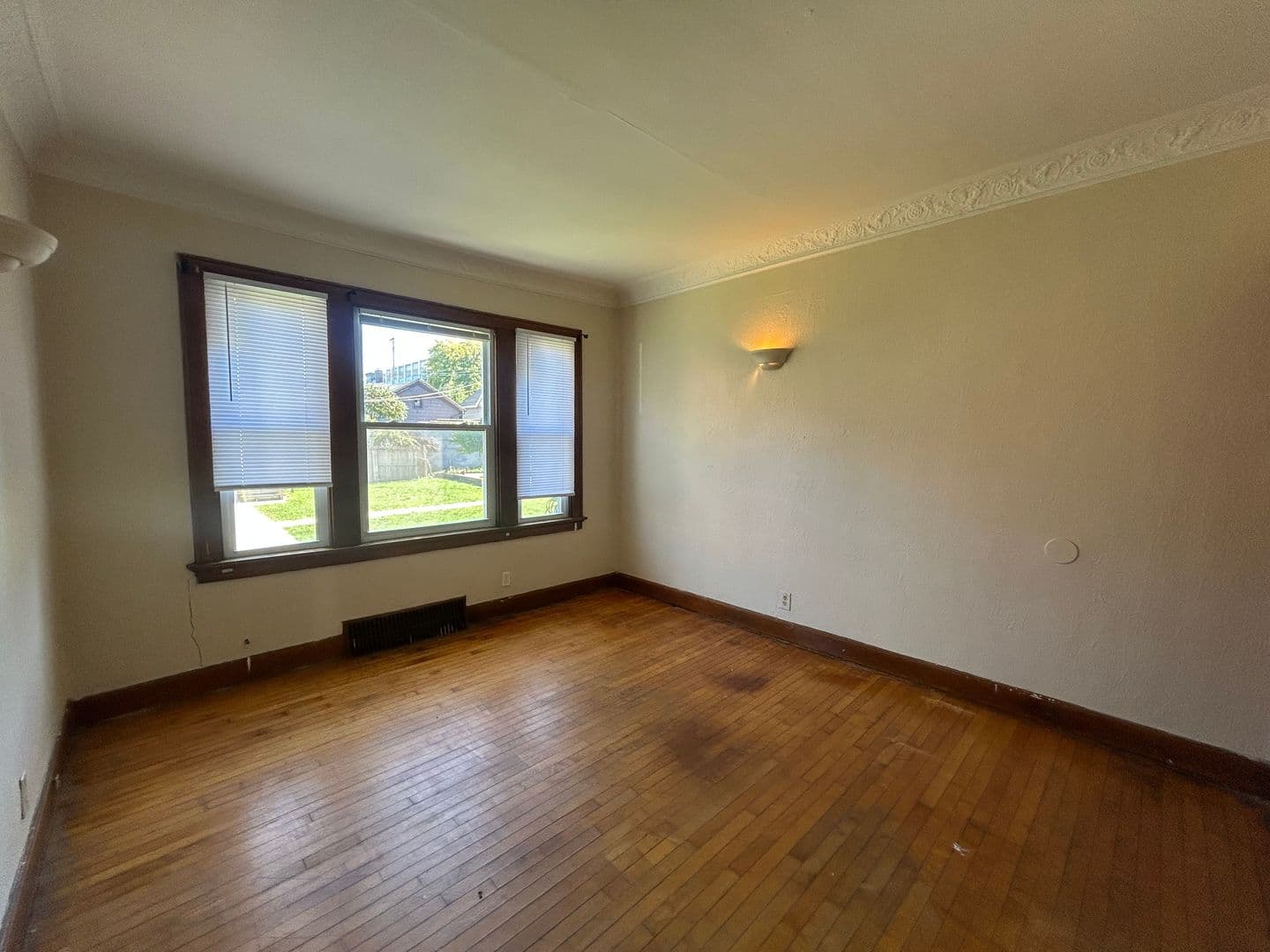 Milwaukee Apartment: 421-425 W. Washington St.