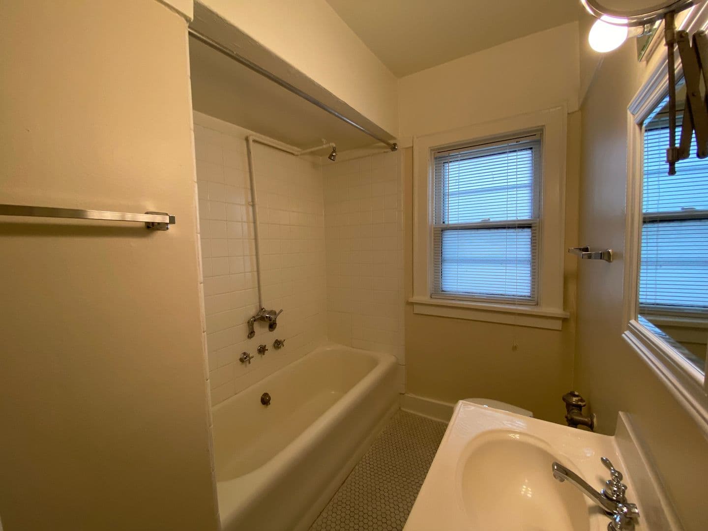 Milwaukee Apartment: 1915 N. Prospect Ave.