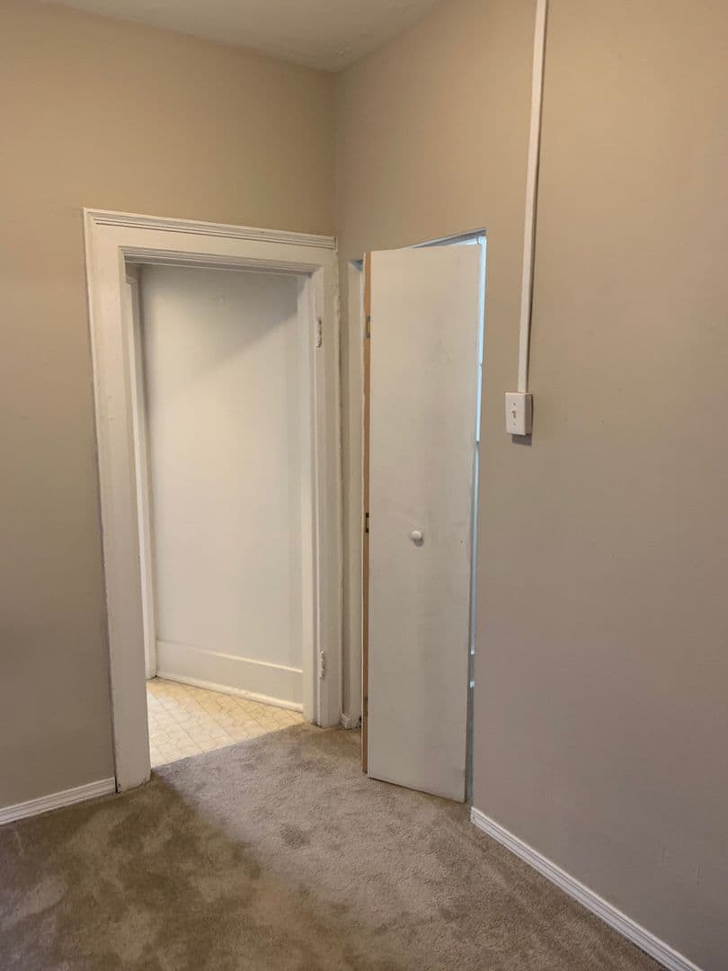 Milwaukee Apartment: 918 E. Knapp St.