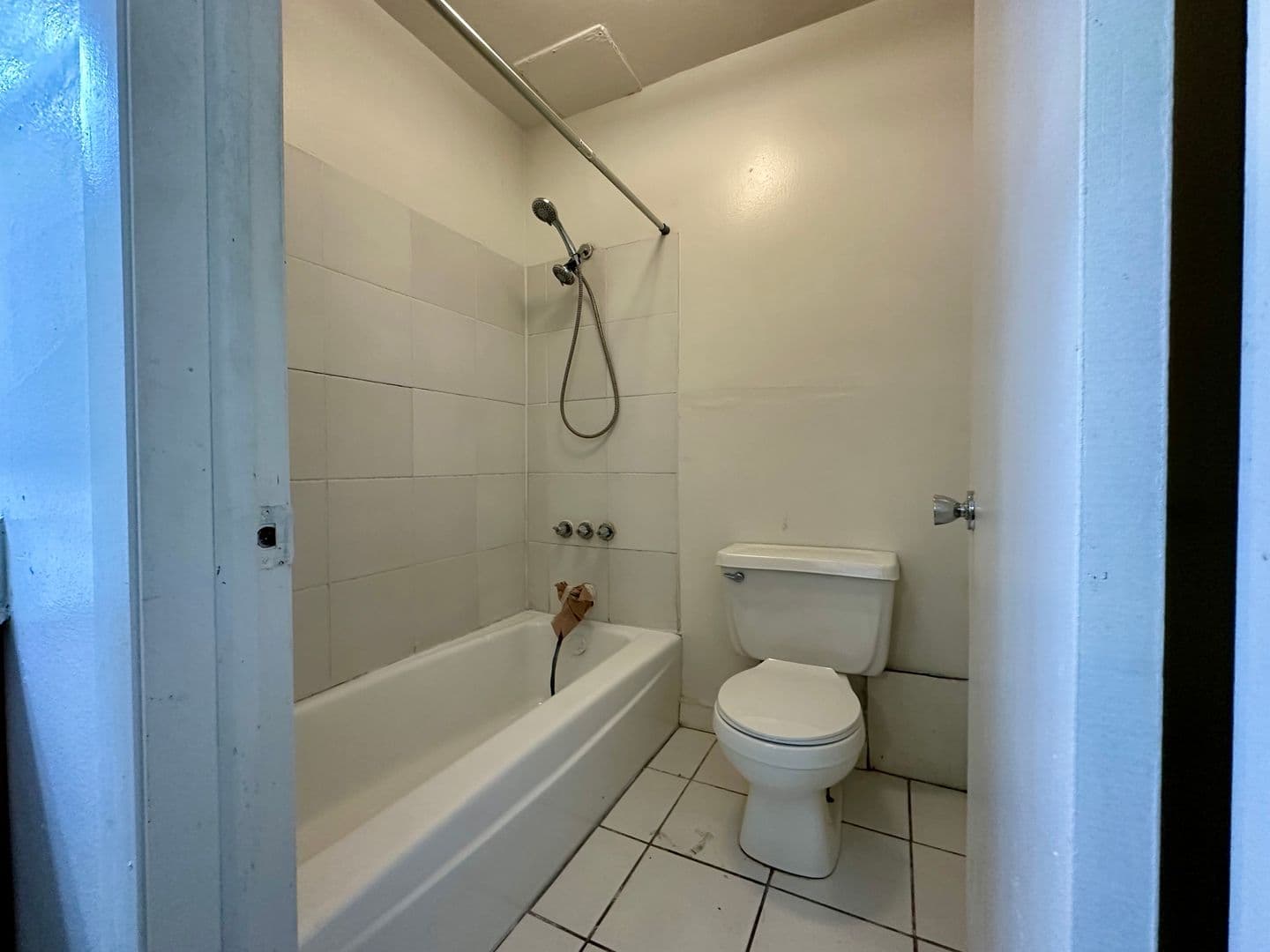 Milwaukee Apartment: 3069 N. Oakland Ave.