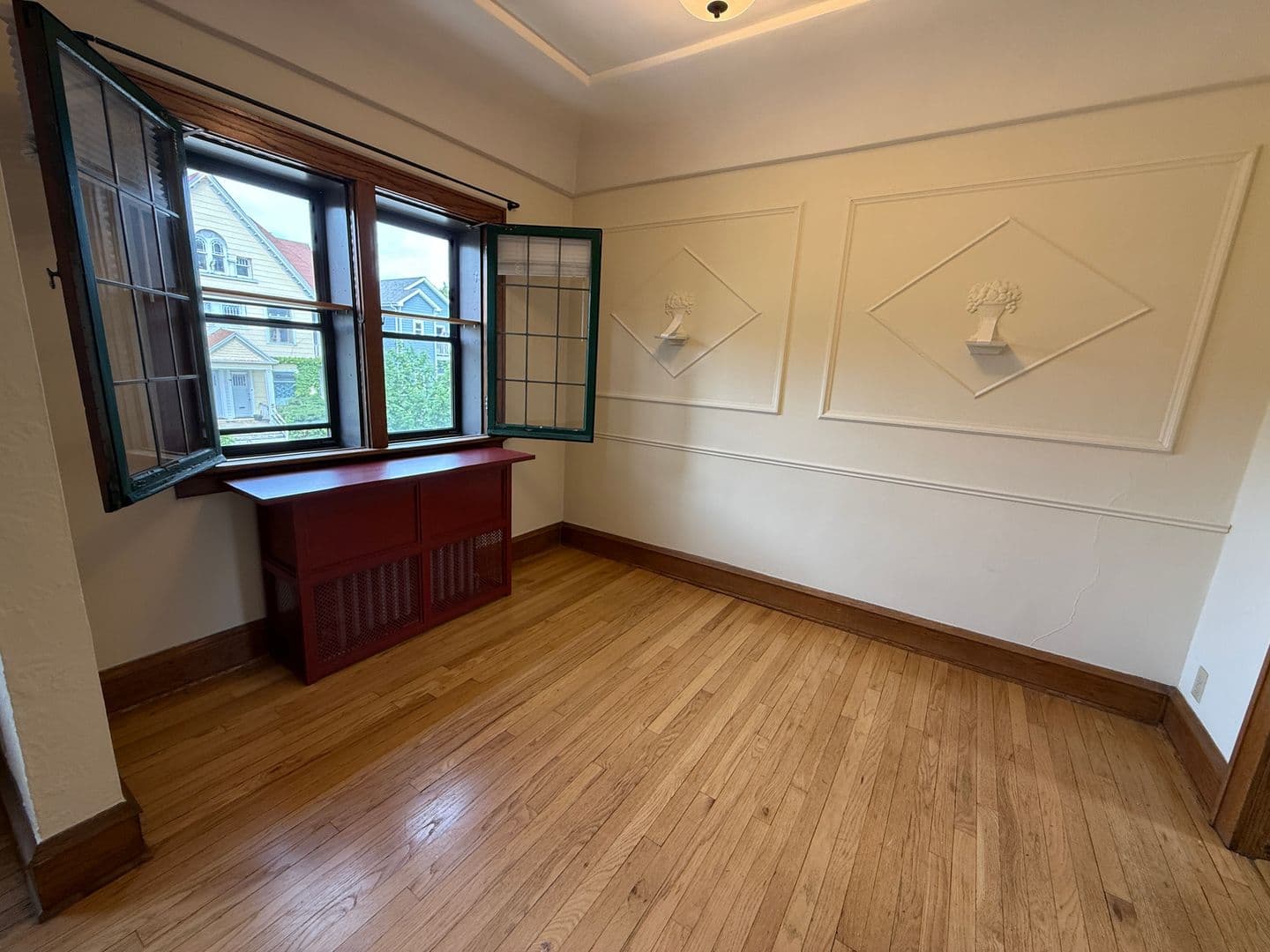 Milwaukee Apartment: 1628 N. Franklin Pl.