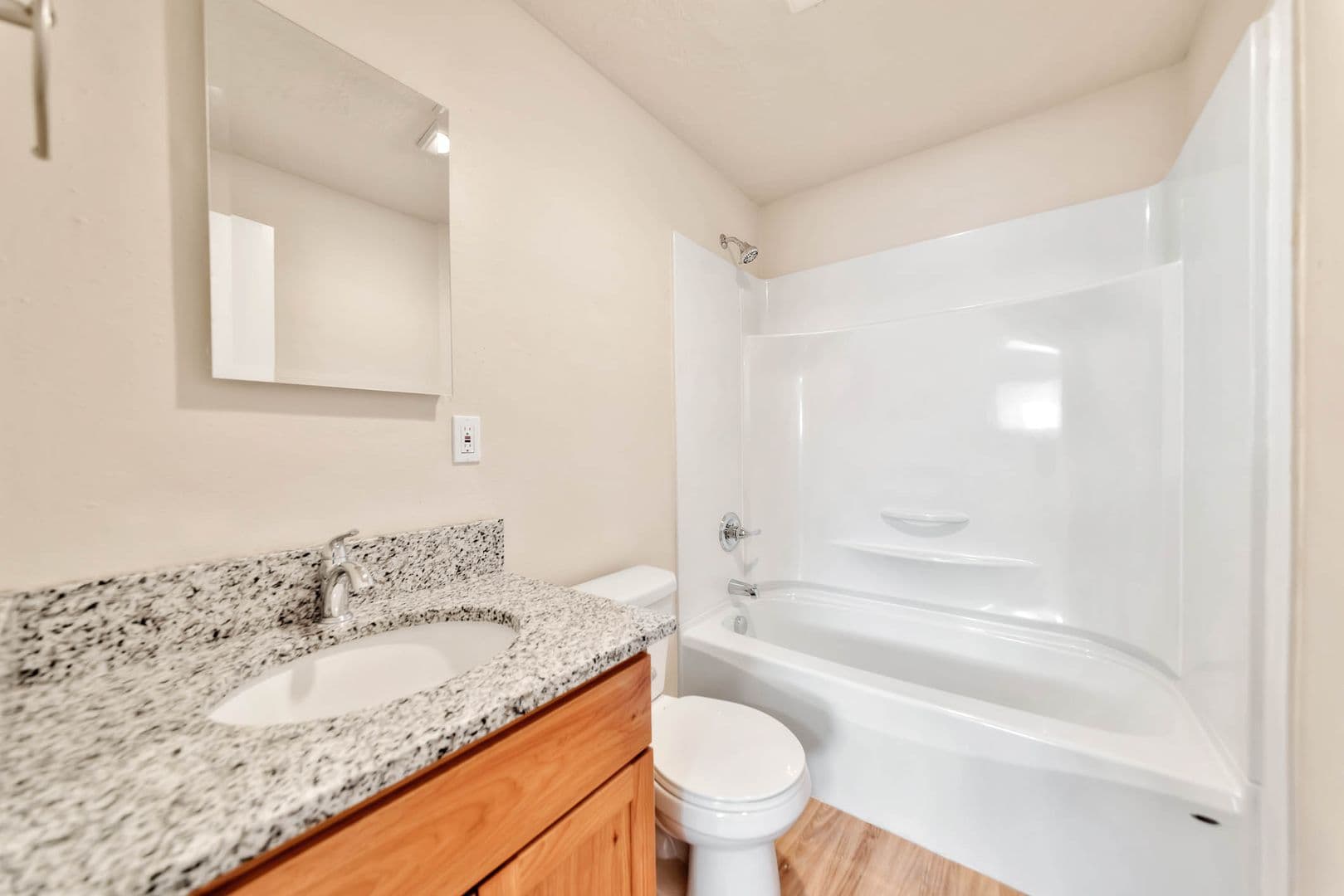 Salem Apartment: 138 - 168 25th NE