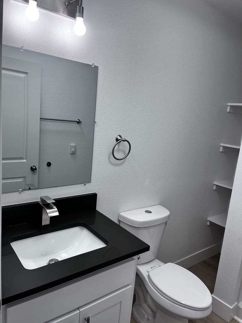Salem Apartment: 2385 Fairgrounds Rd NE