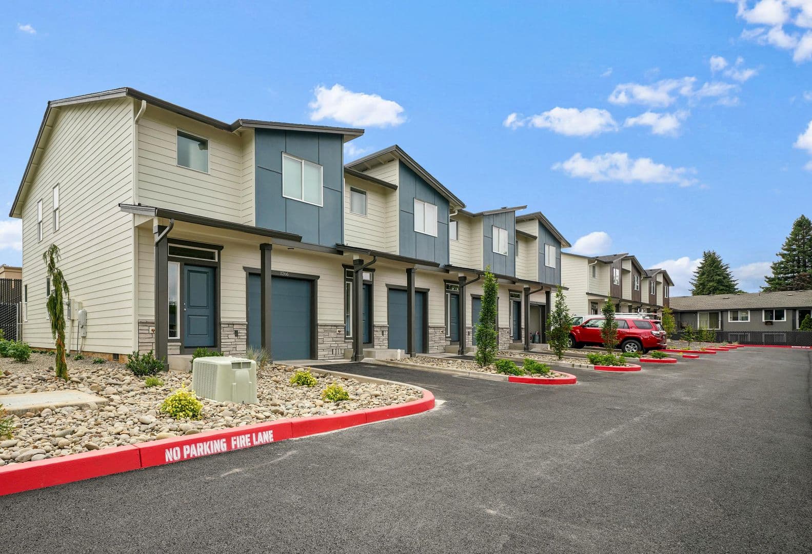 Salem Townhome: 1274 Baxter Rd S.