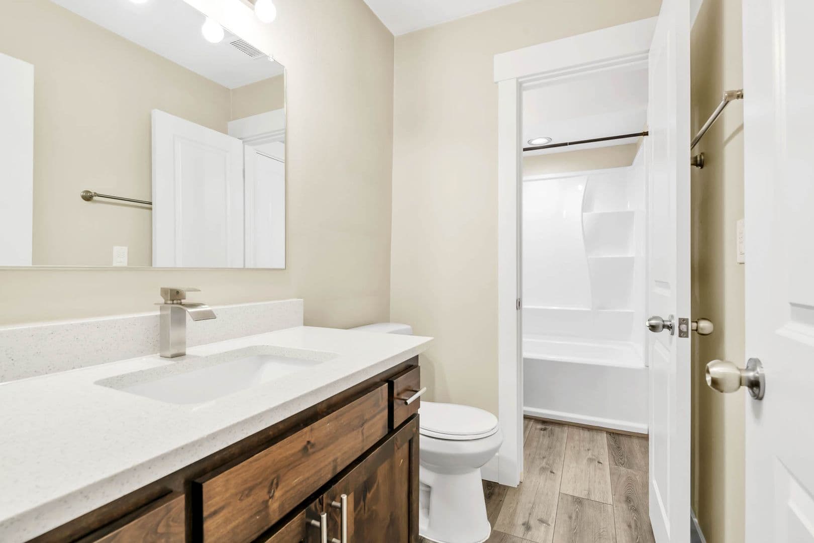 Albany Apartment: 3222 North Shore Dr SE