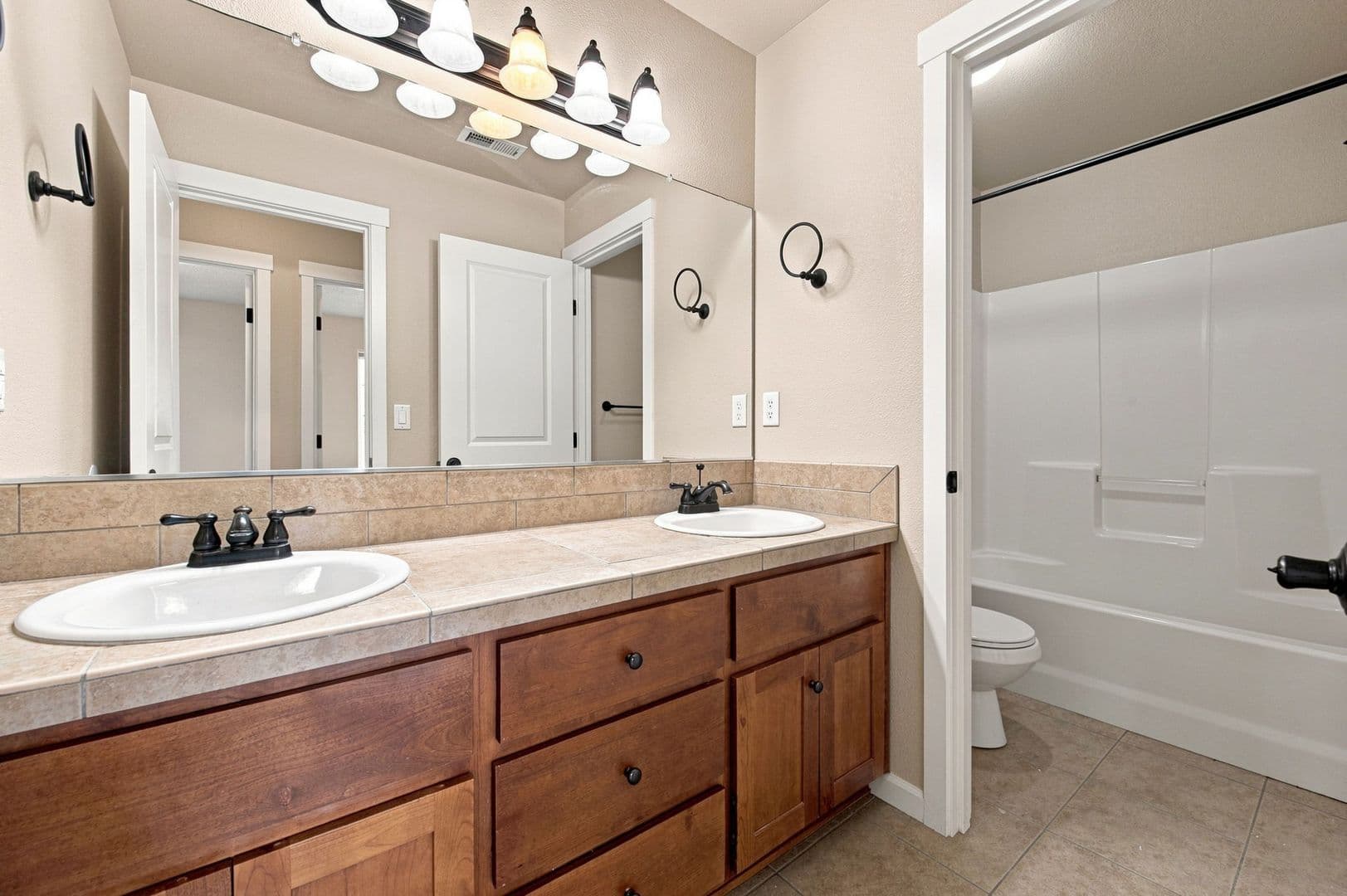 Oregon City House: 14174 Murren Way