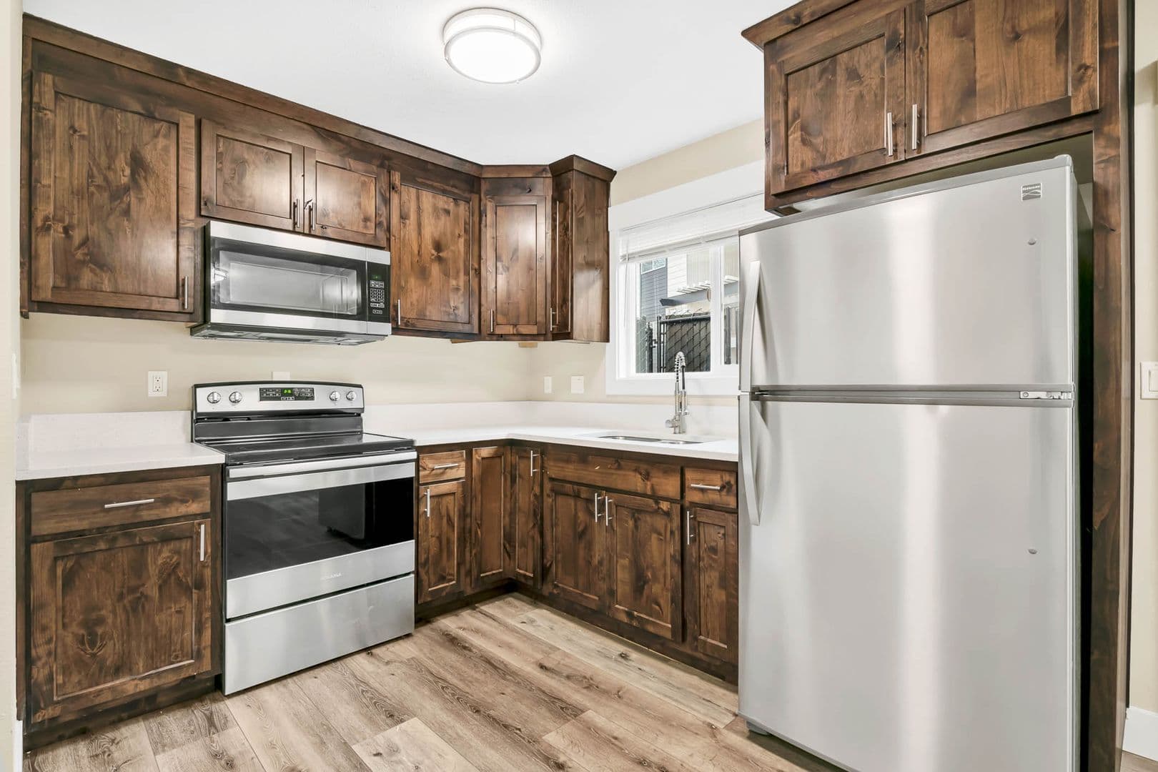 Albany Apartment: 3222 North Shore Dr SE
