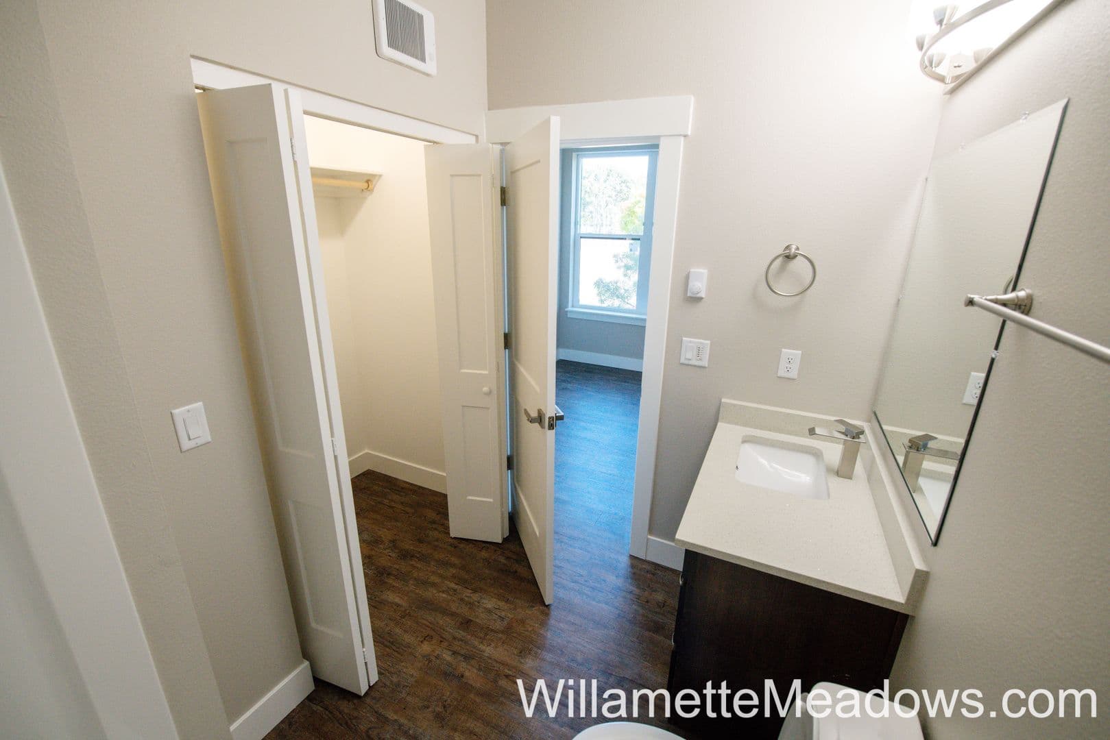 Salem Apartment: 2385 Fairgrounds Rd NE