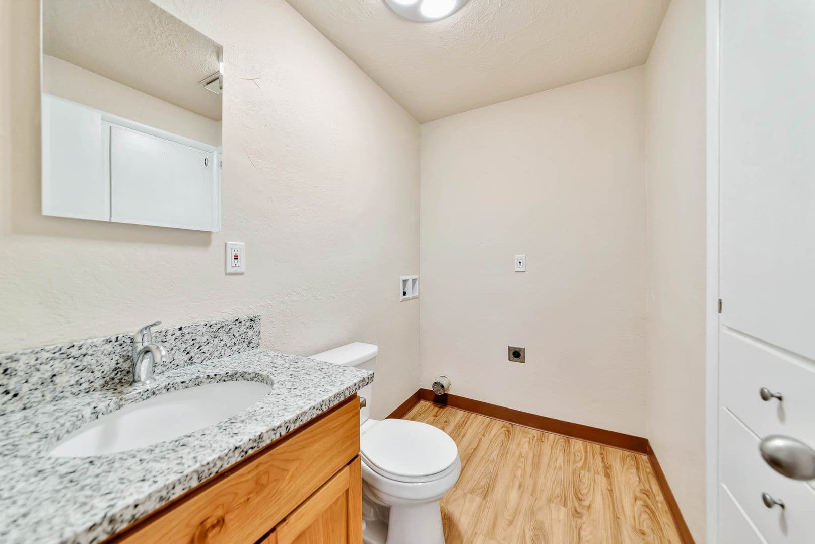 Salem Apartment: 138 - 168 25th NE