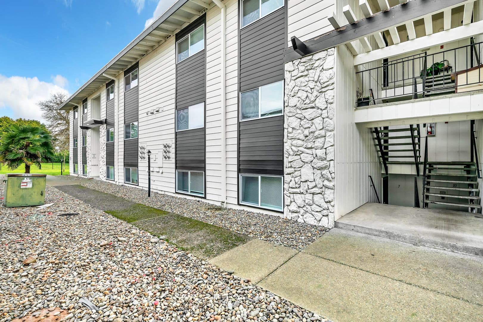 Albany Apartment: 3222 North Shore Dr SE