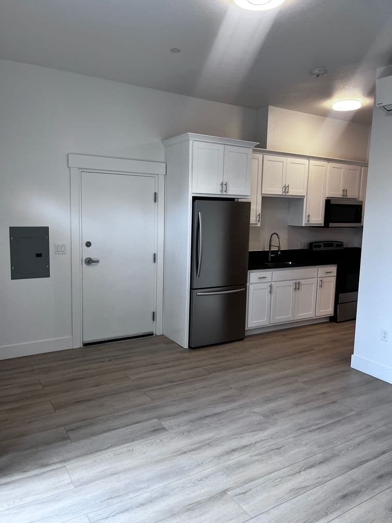 Salem Apartment: 2385 Fairgrounds Rd NE