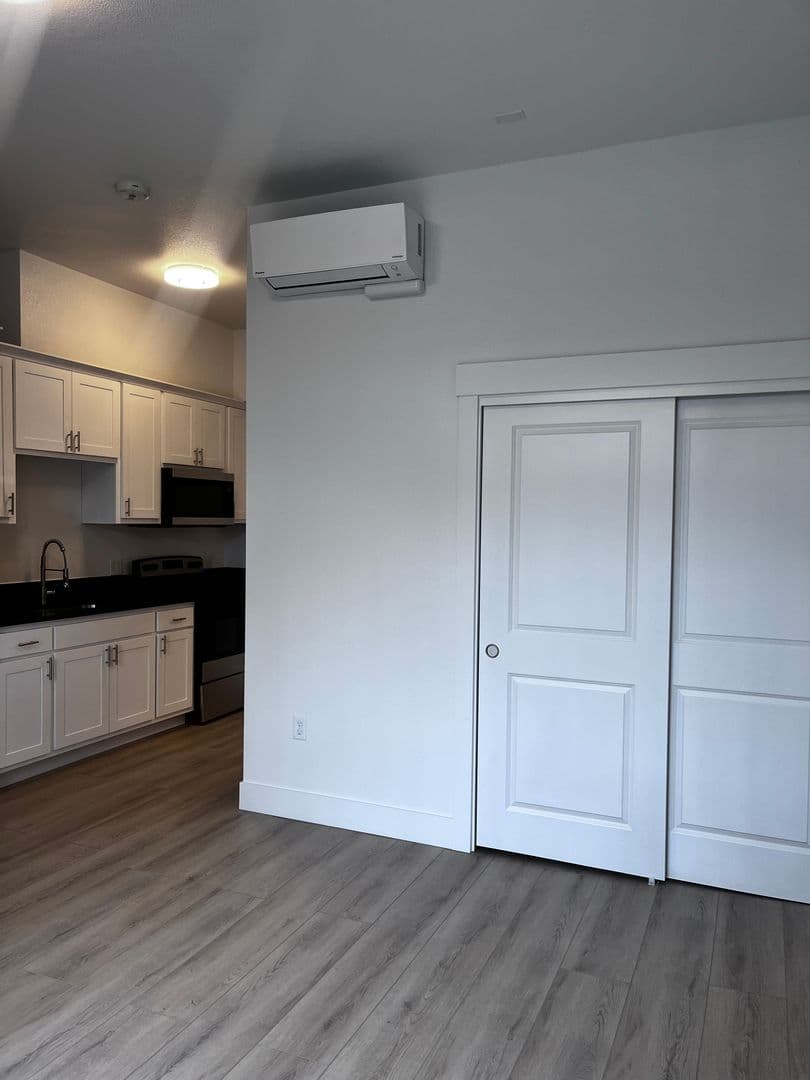 Salem Apartment: 2385 Fairgrounds Rd NE