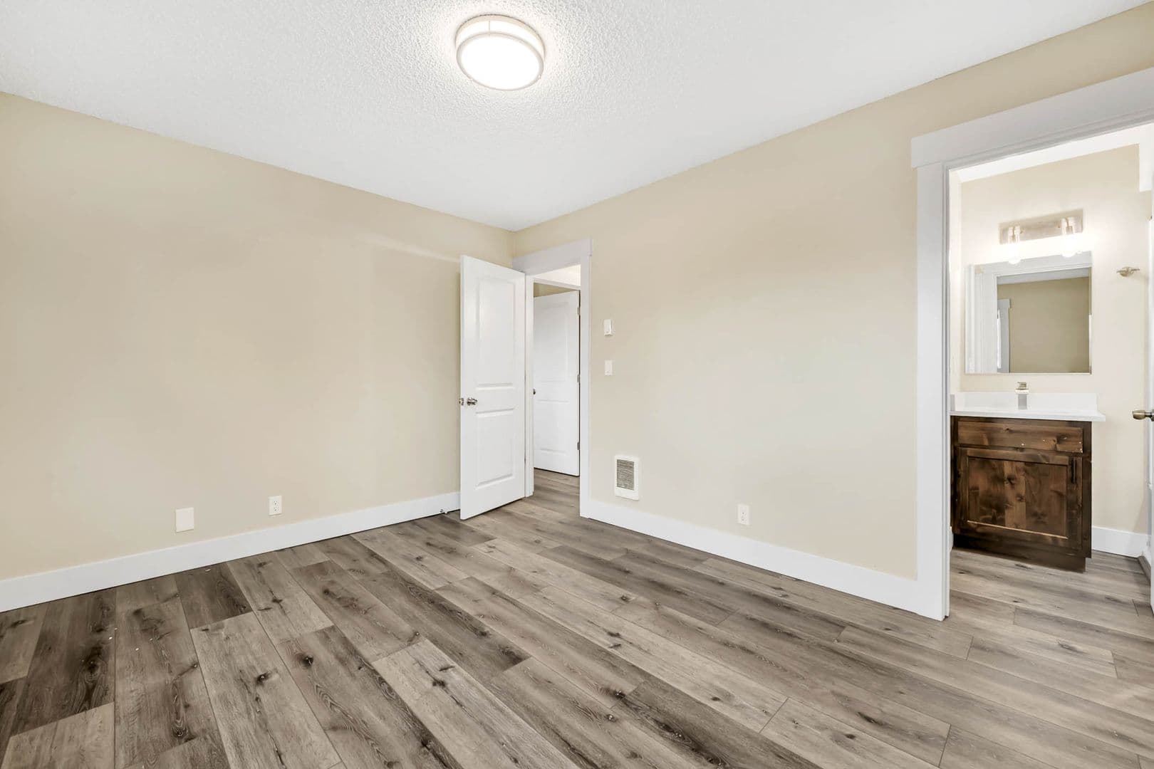 Albany Apartment: 3222 North Shore Dr SE