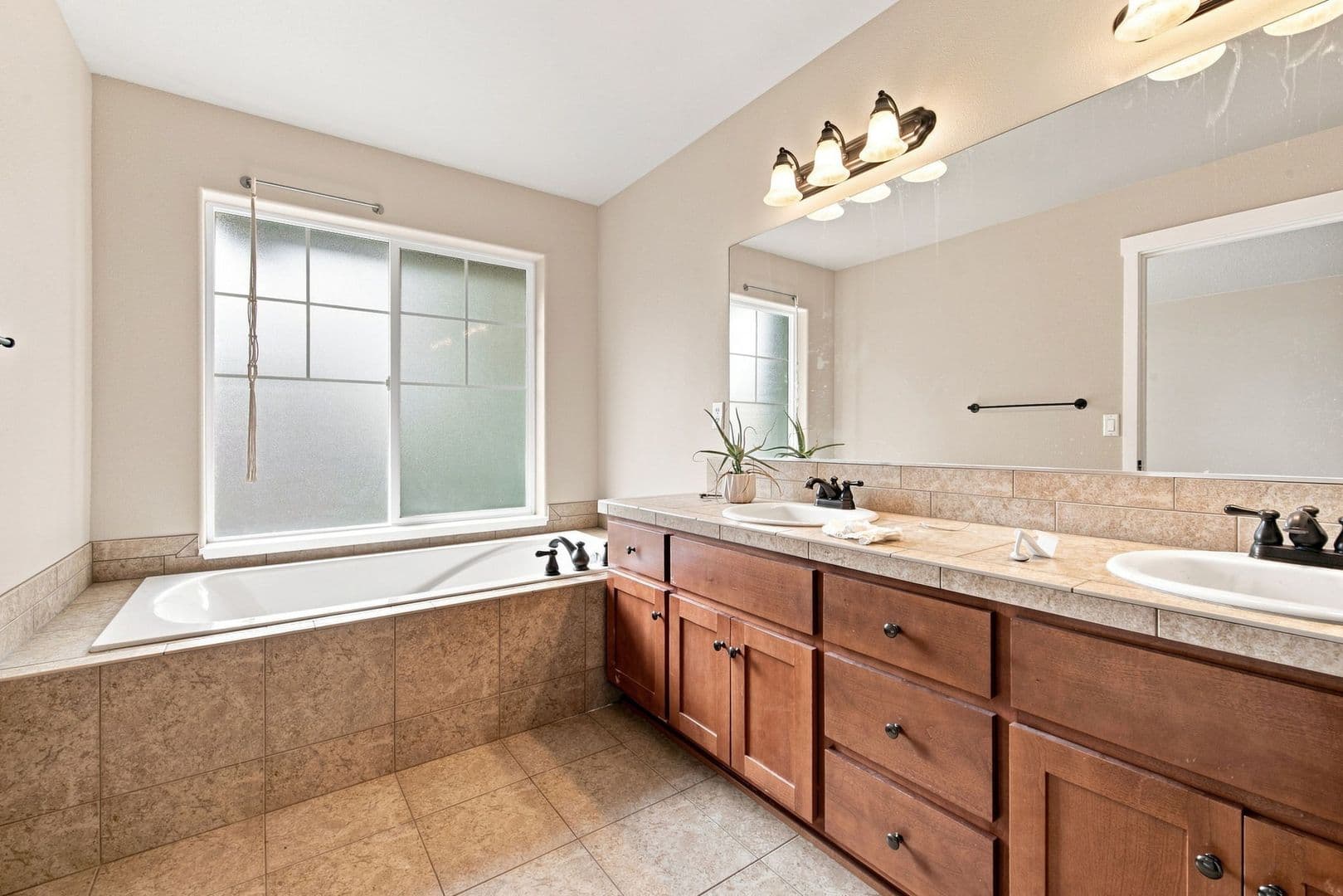 Oregon City House: 14174 Murren Way