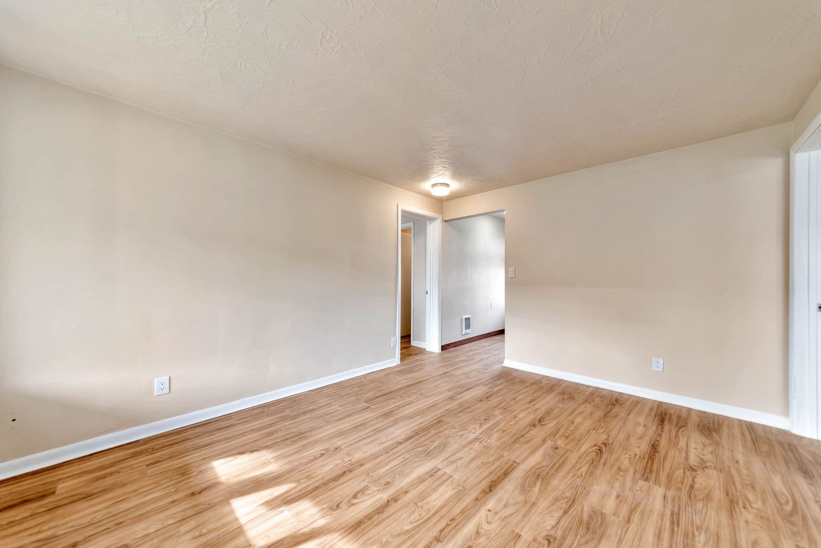 Salem Apartment: 138 - 168 25th NE