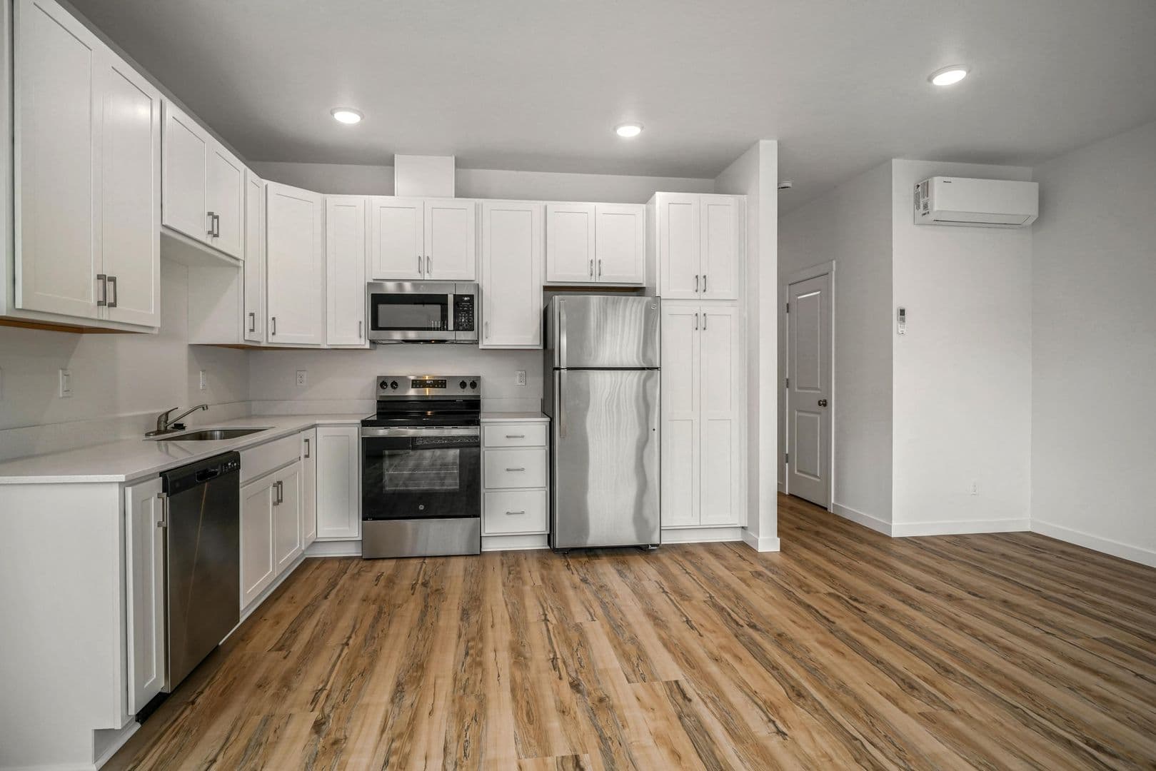 Salem Townhome: 1274 Baxter Rd S.