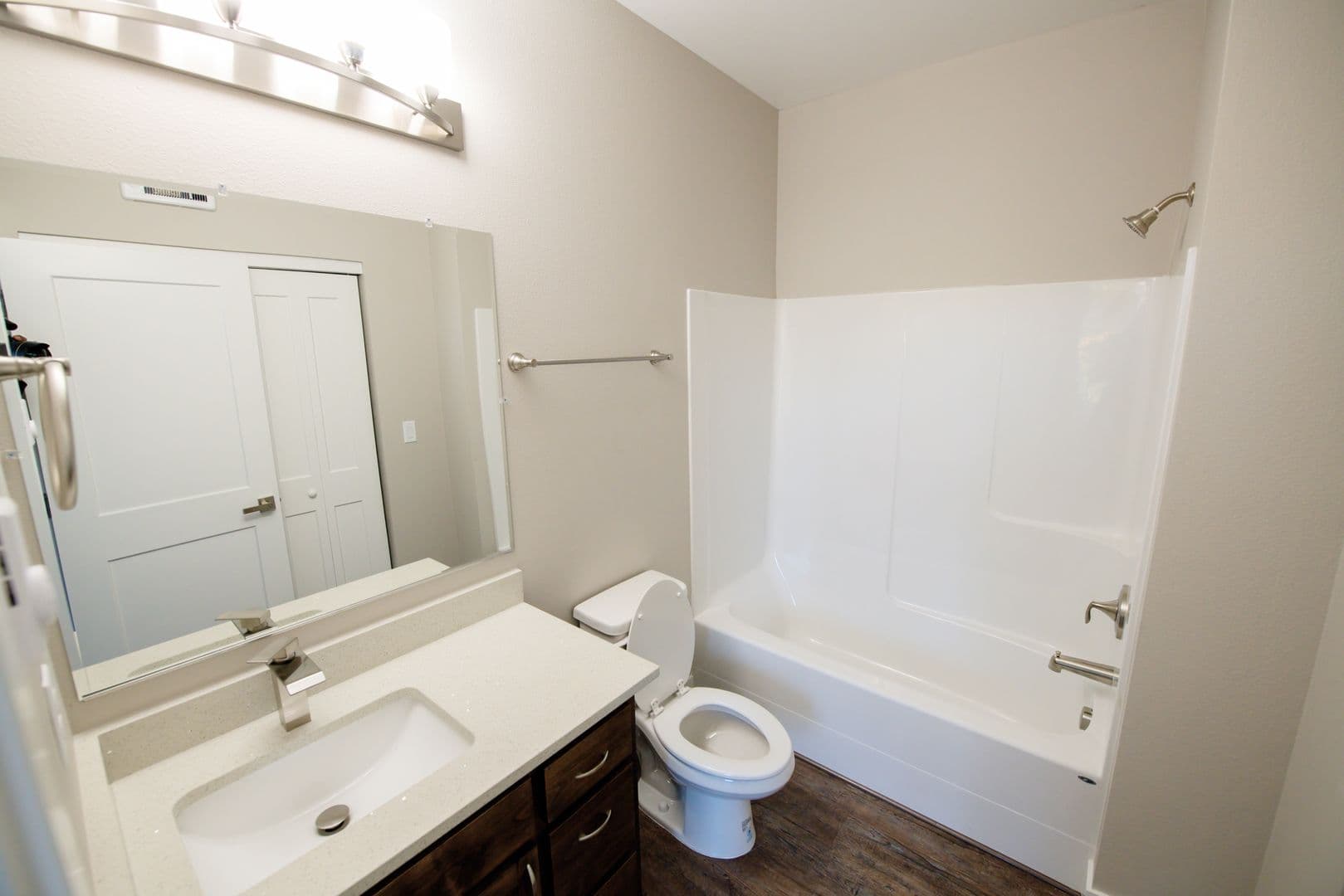 Salem Apartment: 2385 Fairgrounds Rd NE