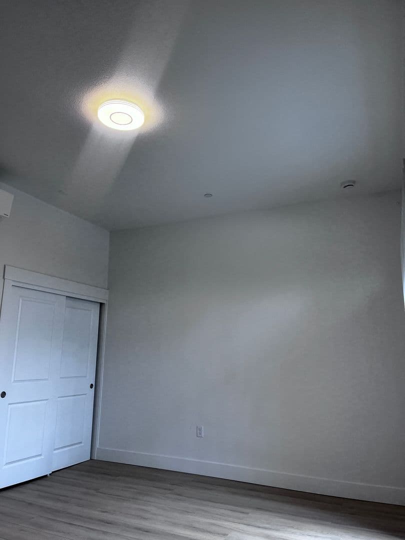 Salem Apartment: 2385 Fairgrounds Rd NE