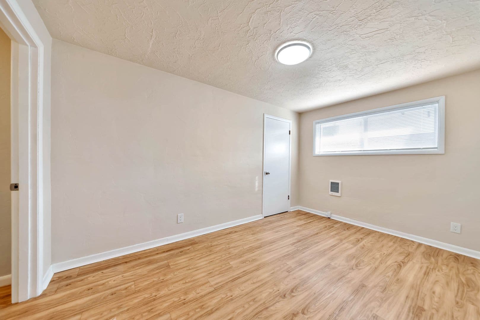 Salem Apartment: 138 - 168 25th NE