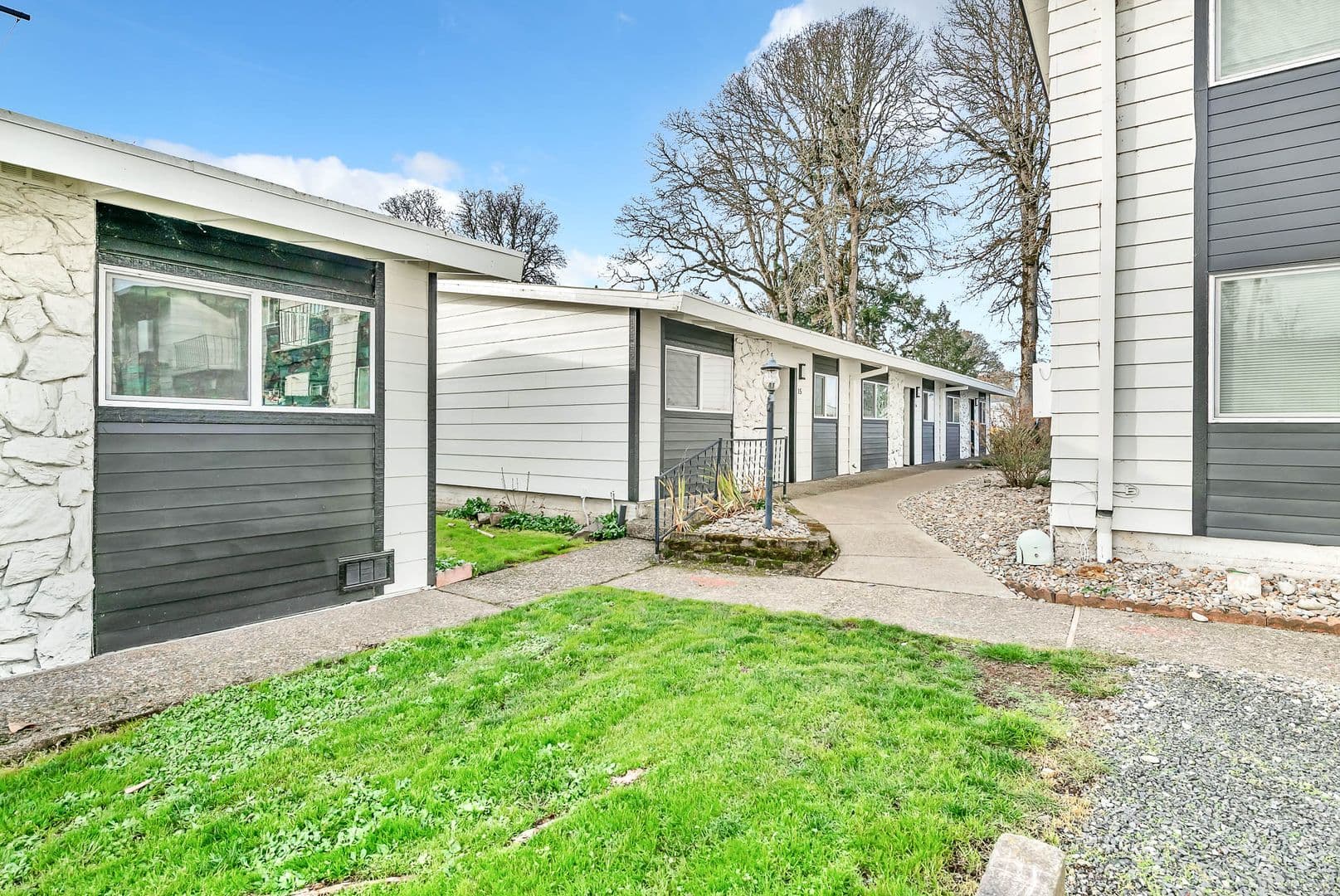 Albany Apartment: 3222 North Shore Dr SE