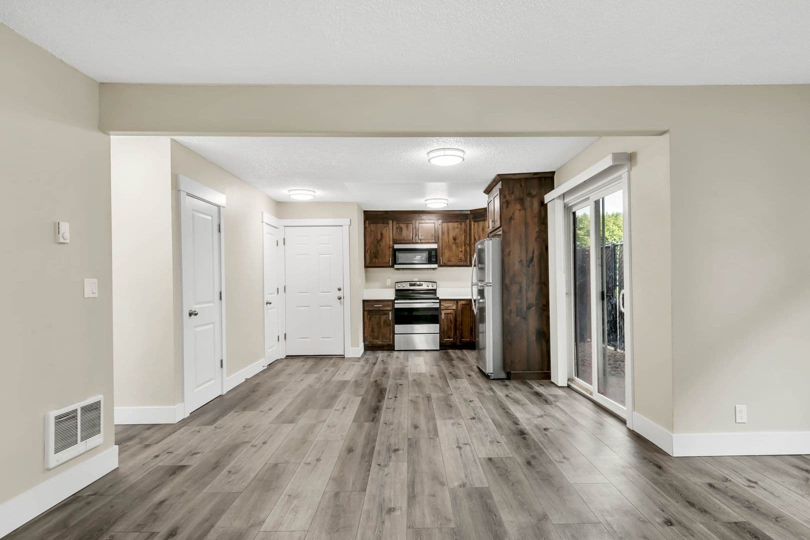 Albany Apartment: 3222 North Shore Dr SE