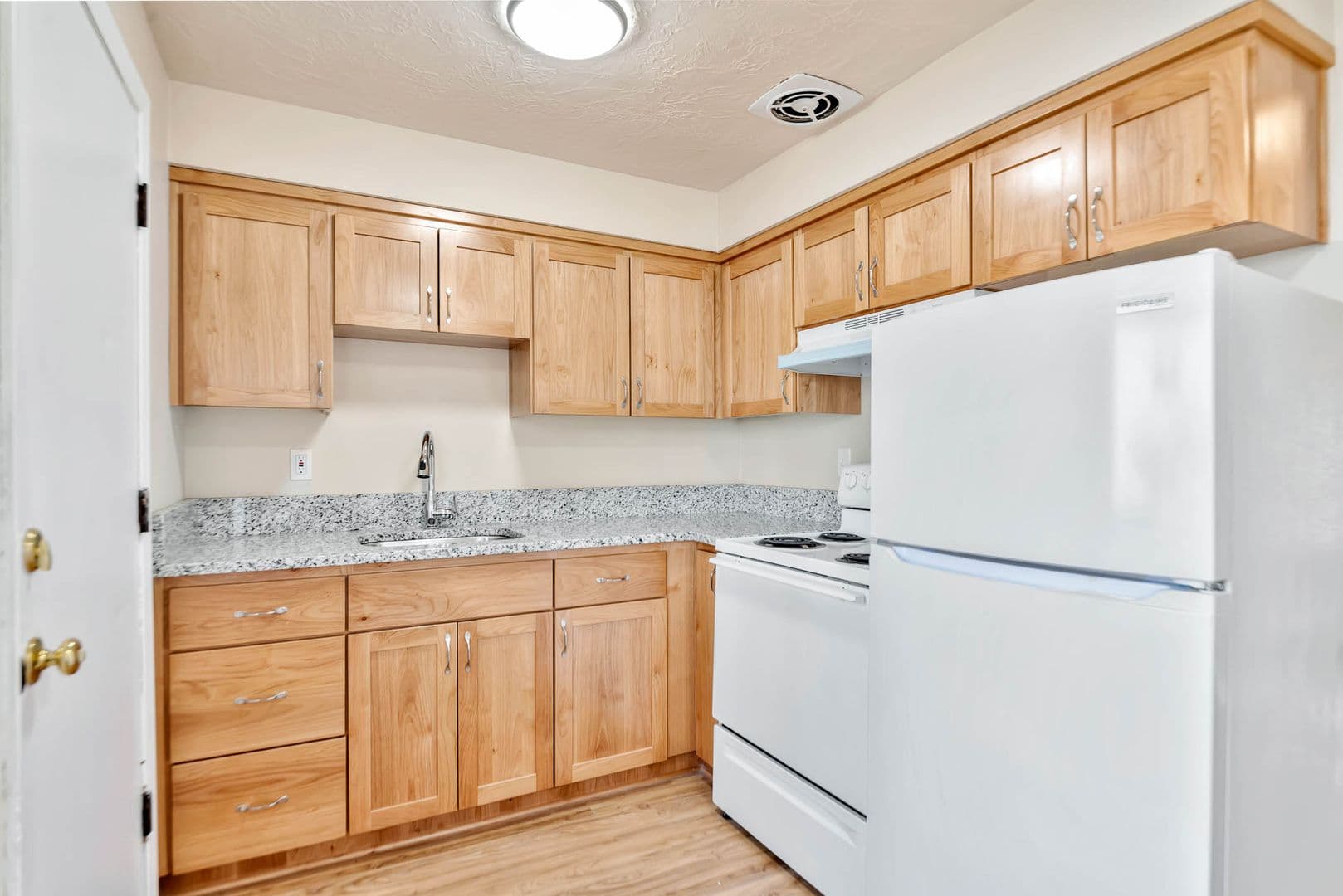 Salem Apartment: 138 - 168 25th NE