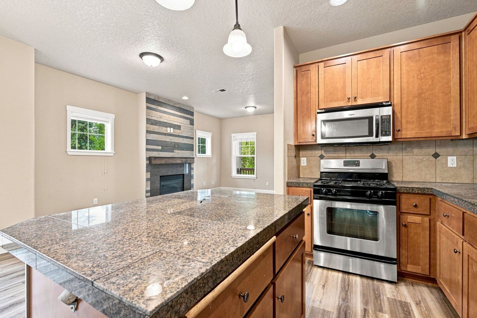 Oregon City House: 14174 Murren Way