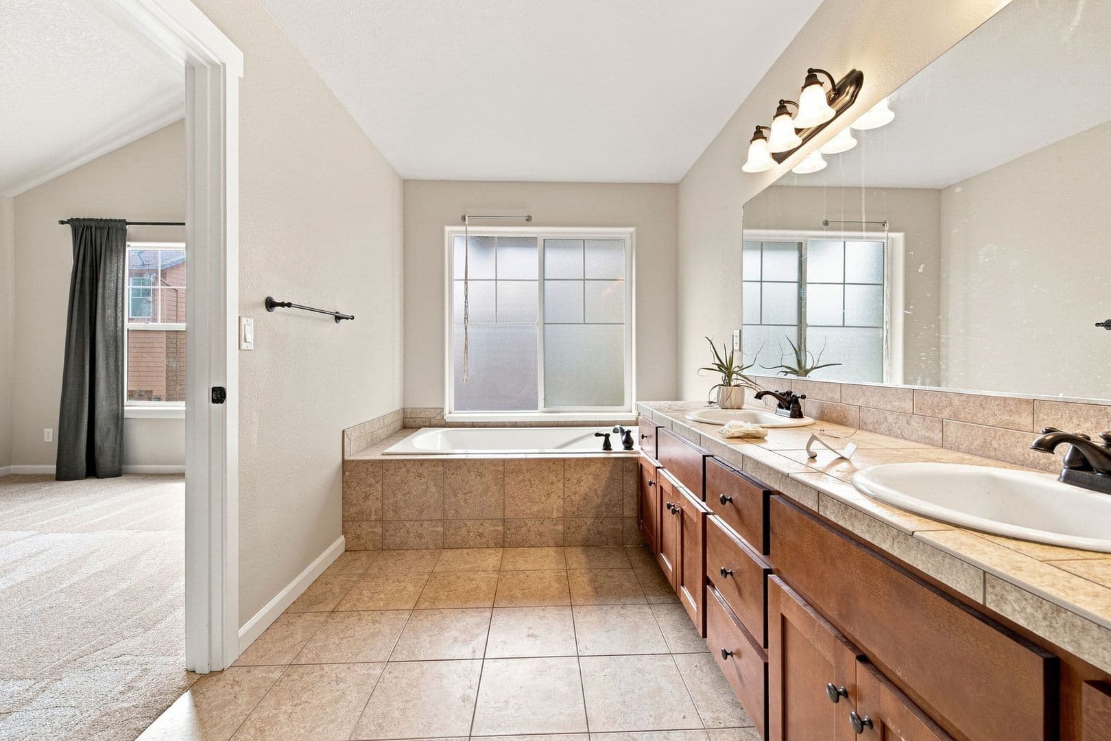 Oregon City House: 14174 Murren Way