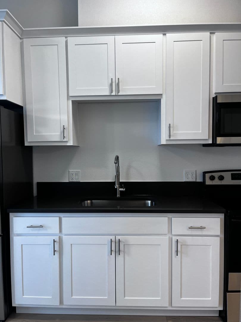 Salem Apartment: 2385 Fairgrounds Rd NE