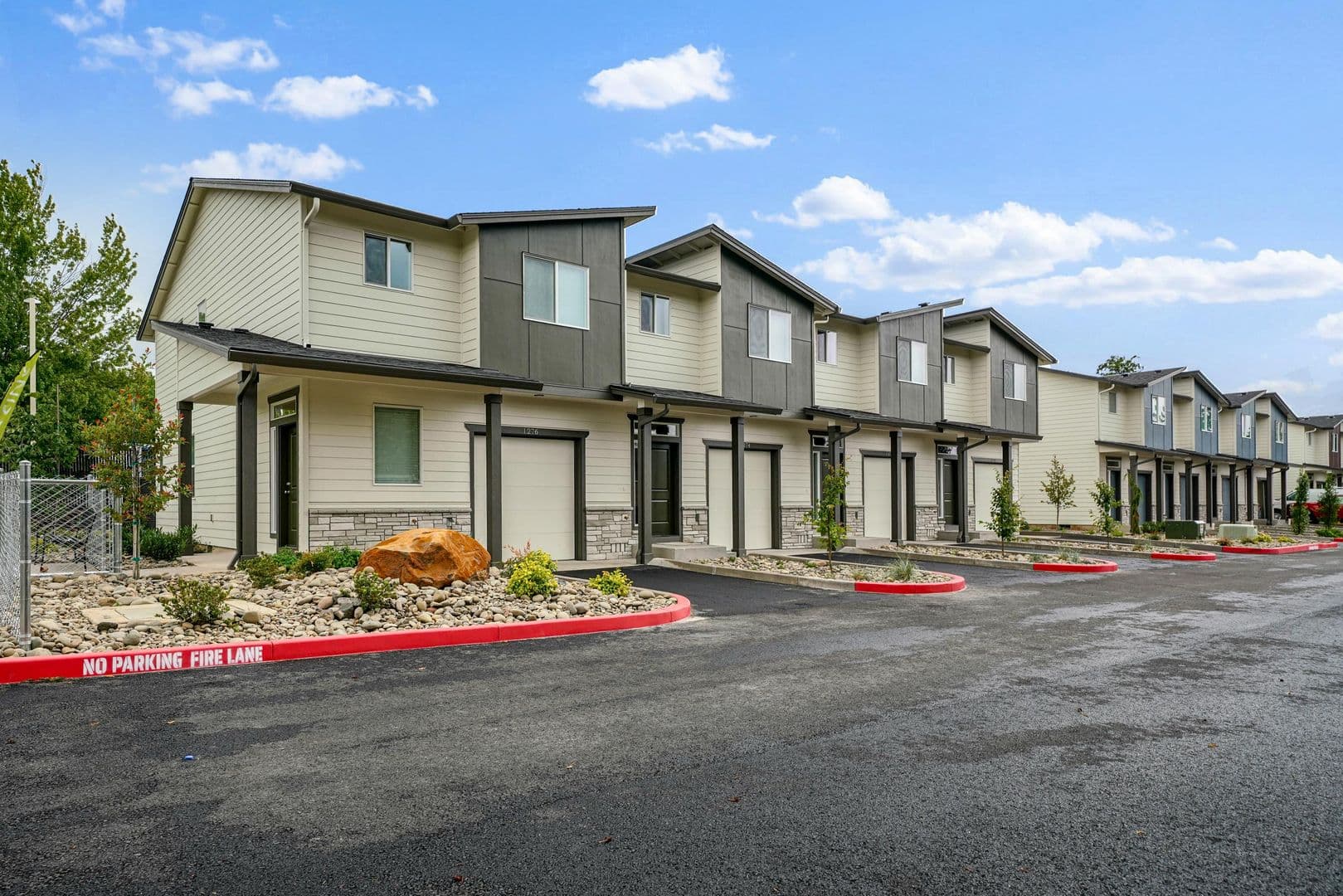 Salem Townhome: 1274 Baxter Rd S.