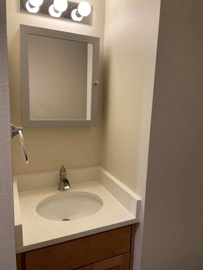 Salem Townhome: 1731 Salishan St SE
