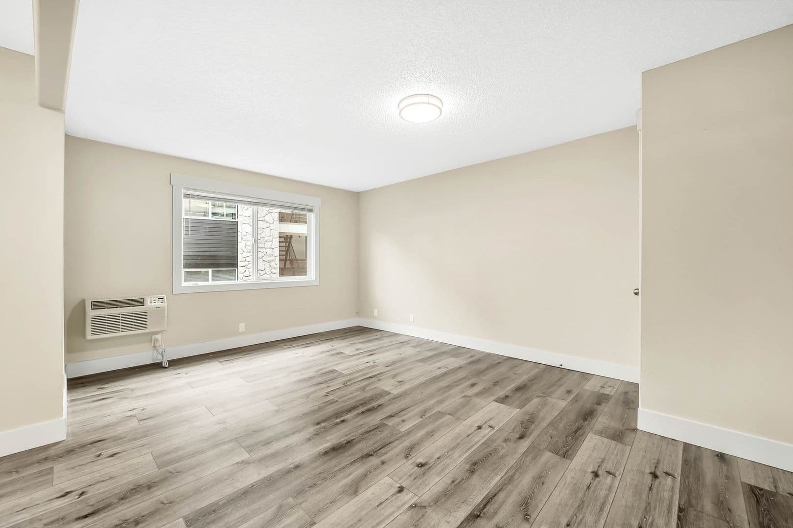Albany Apartment: 3222 North Shore Dr SE