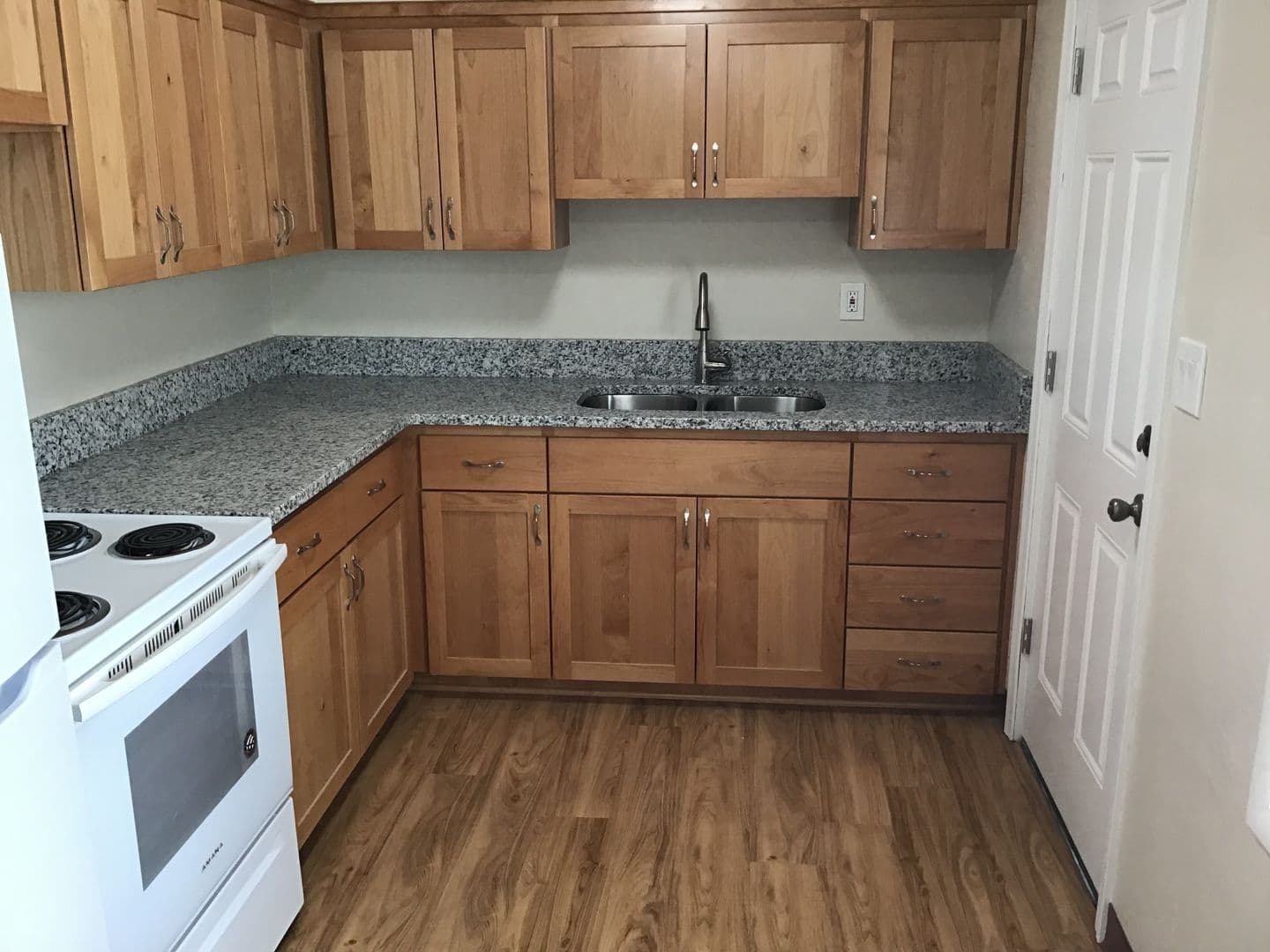 Salem Apartment: 138 - 168 25th NE